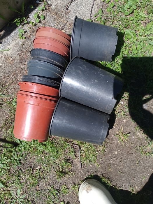 Plastikowe doniczki