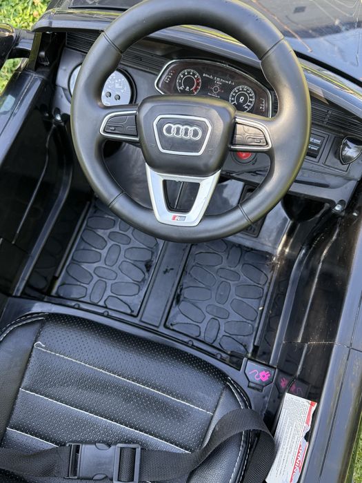 Дитячий електромобіль Audi