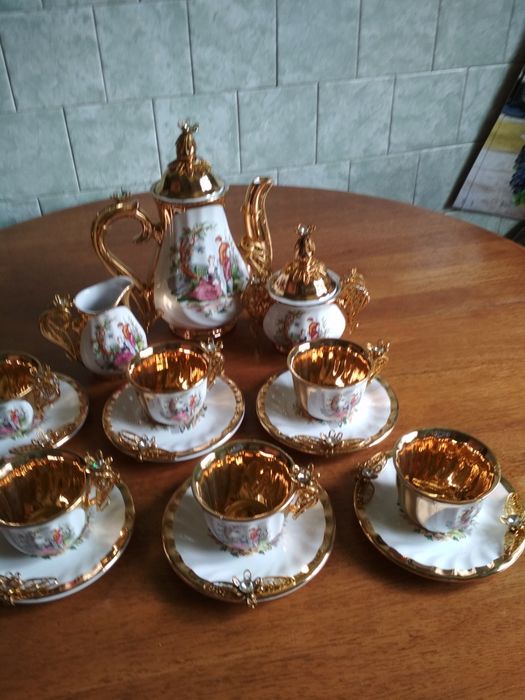 Продам сервиз кофейный "Мадонна" с камнями Сваровски.