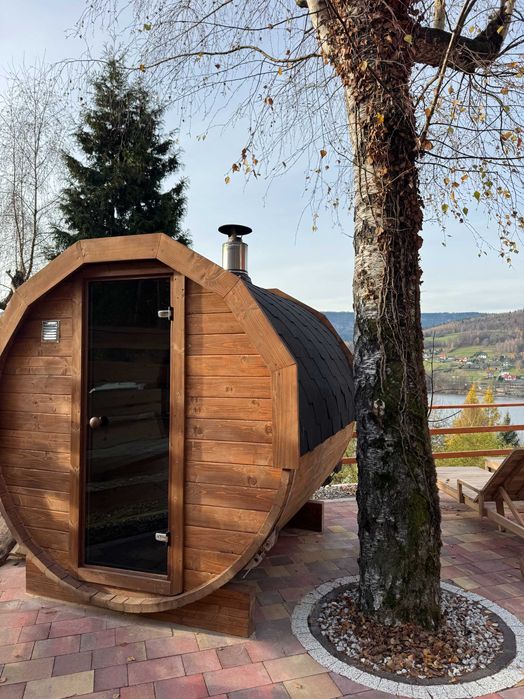Widok na jezioro i relaks dla 13 osób – sauna, balia, basen