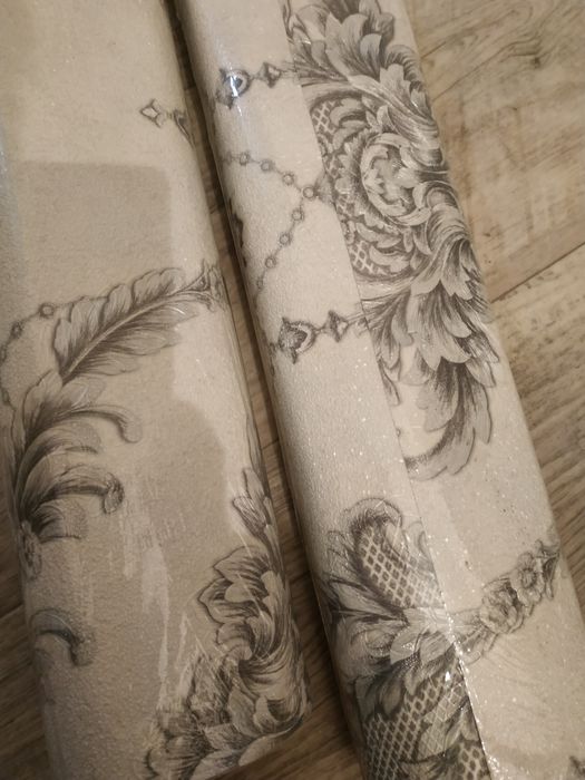 Обои новые.золотые и серебро. Дёшево