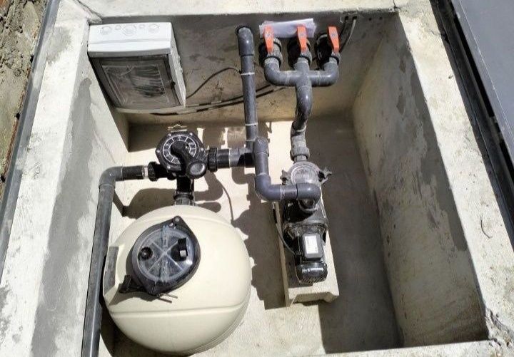 Limpezas de piscina e casa de máquinas a partir