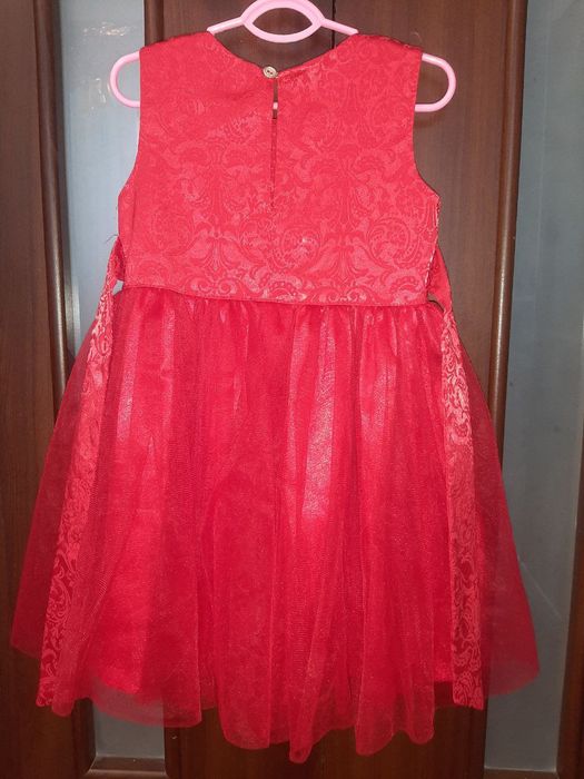 Дуже гарне плаття на дівчинку 98см