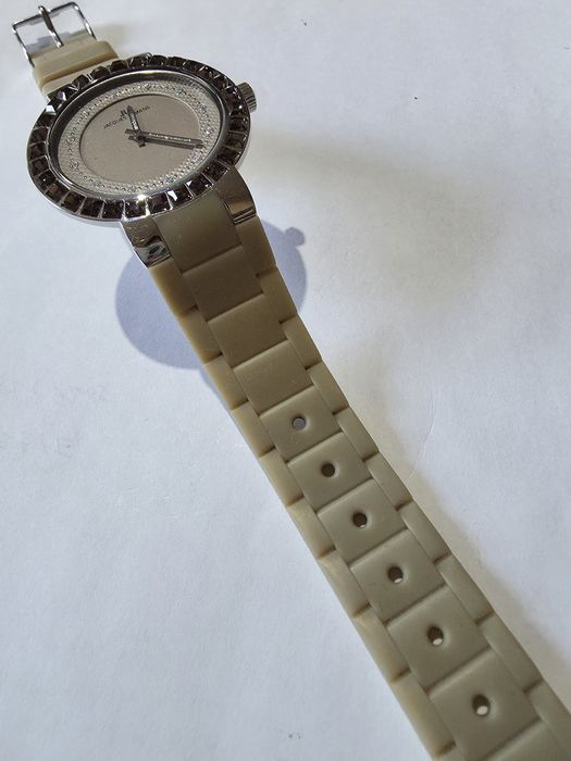 Годинник бренду Jacques Lemans.