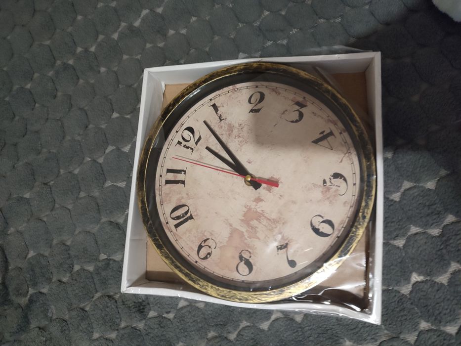 Настінний годинник