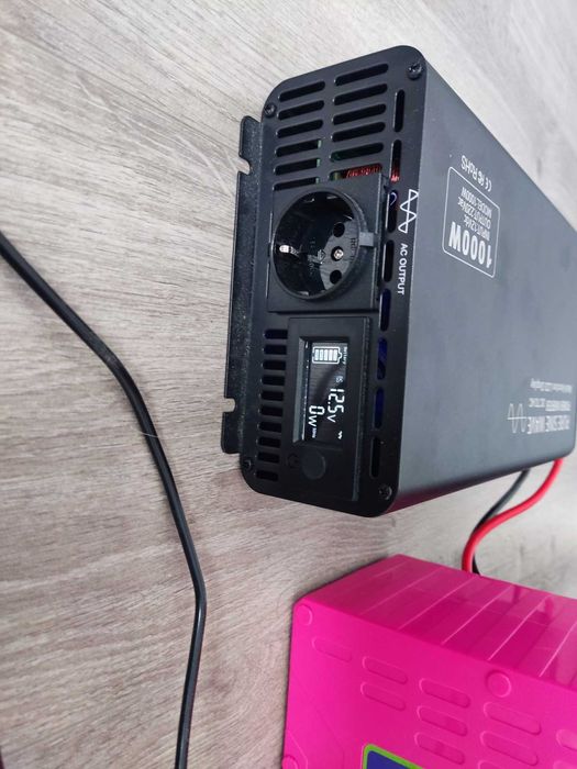 Инвертор + аккумулятор с зарядным Weekender 100ah  12.6в с USB ИБП ДБЖ