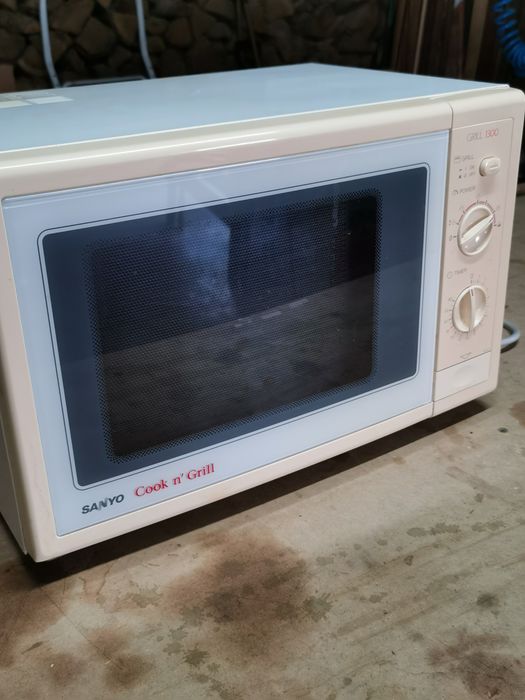 Microondas da marca SANYO