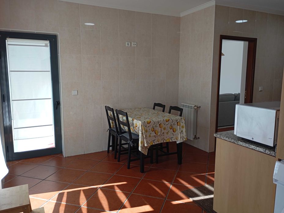 Arrendo quarto com WC privado