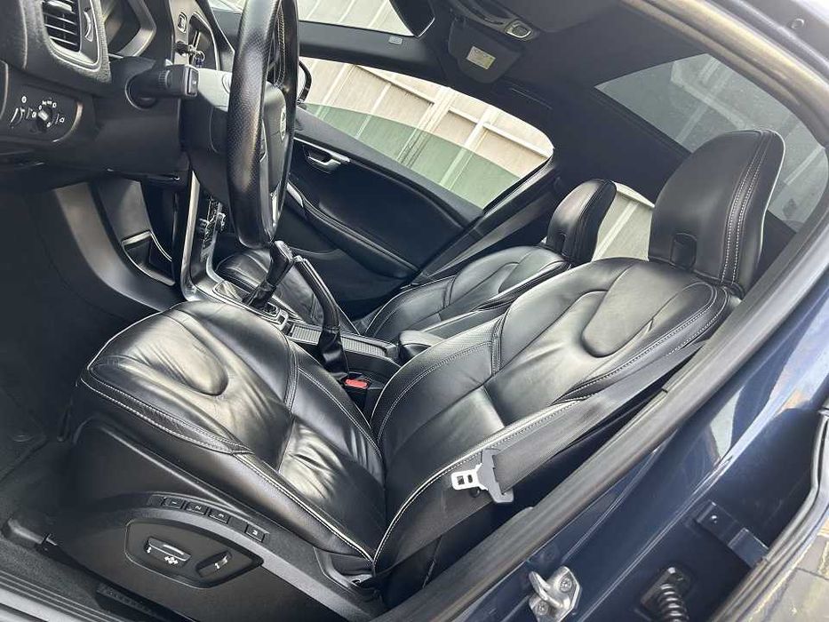 Volvo V40 R-Design D4 2.0 190cv D4 Full-Extras — photo 5