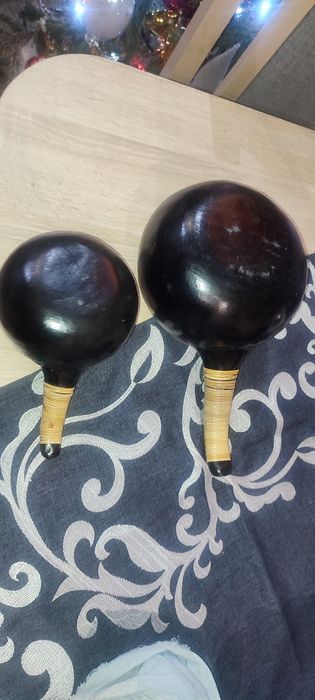 Dwa silidne naczynia. Cena za obie sztuki 96 zl