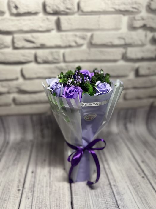 Букет з трояндами, троянди , подарунок , 8 березня