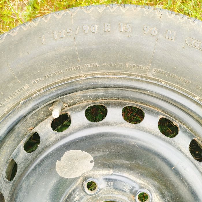 Opona z felgą, koła zapasowe