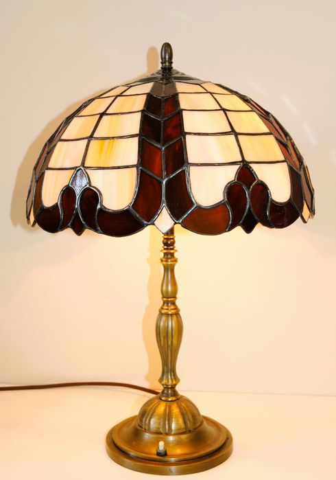 Piękna lampa witrażowa