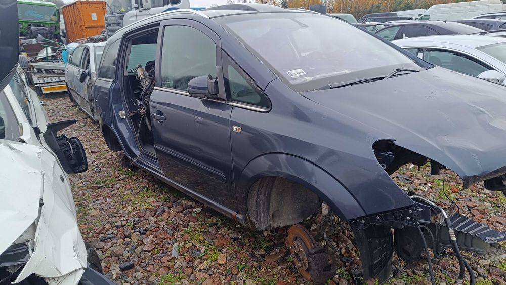 Opel zafira B cała na części
