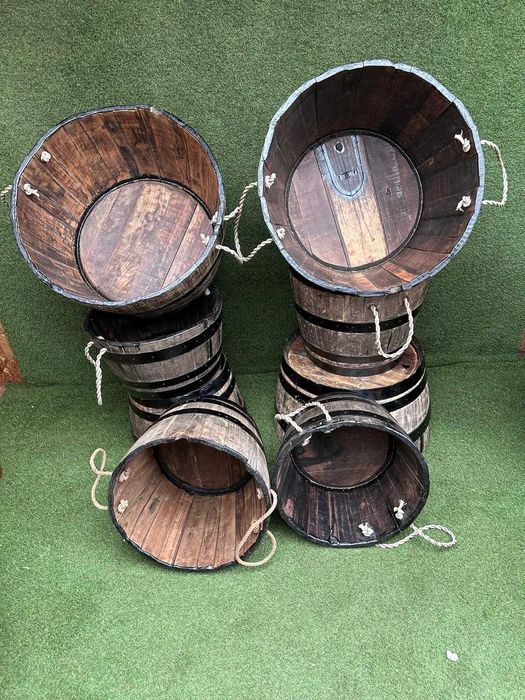 Celhas antigas em madeira, floreiras