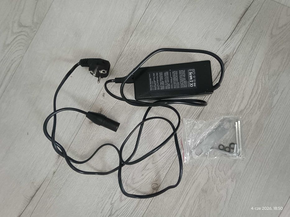 Lekki wózek inwalidzki elektryczny