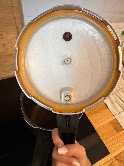 Panela de Pressão Tramontina Preta 4,5L Antiaderente Como Nova