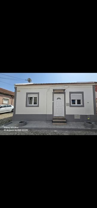 MORADIA T2 totalmente renovada, com espaços exteriores, freguesia de Santa Clara perto Alta de Lisboa
