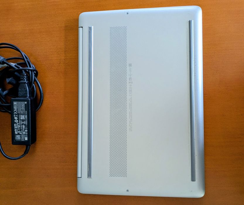 Portátil HP 15s | AMD Ryzen 3 | 4GB RAM (Expansível) | SSD 256GB | Bateria Ok