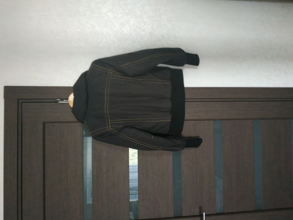 Куртка осенне-весенняя. Подкладка сентапон, можно ходить и тёплой зимо