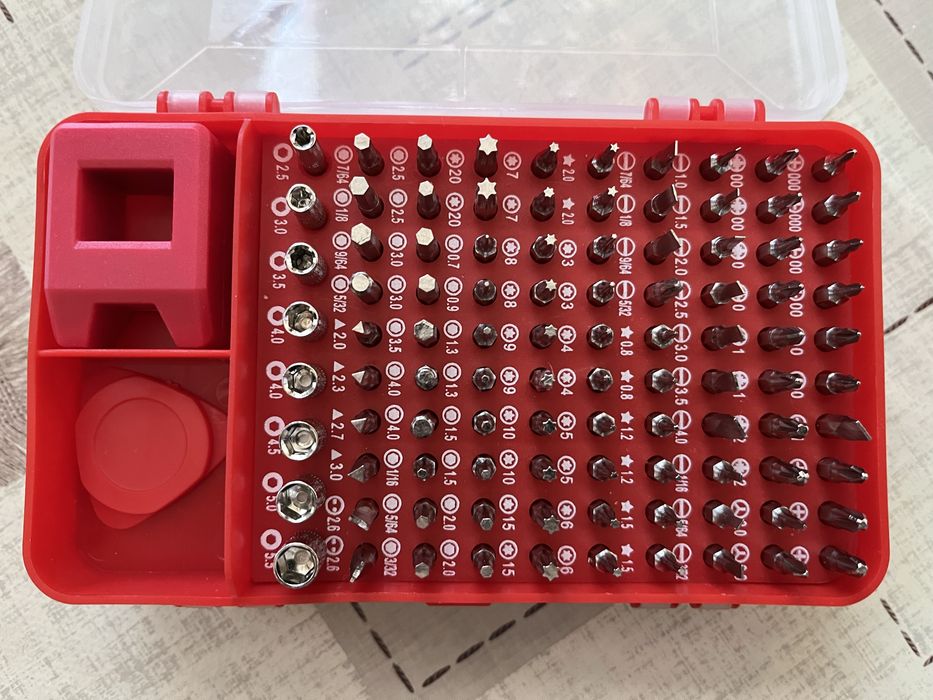 Zestaw precyzyjnych śrubokrętów