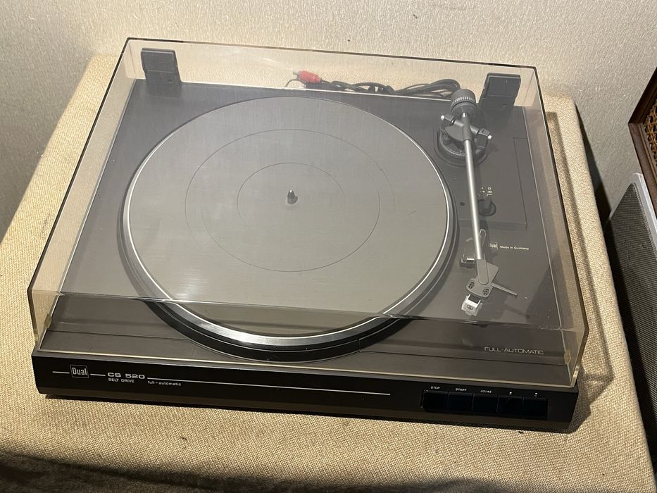 Качественный немецкий проигрыватель винила DUAL CS-520 BELT DRIVE