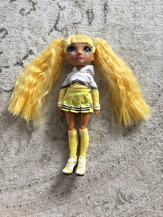 Lalka Rainbow High Cheerliderka Sunny Madison