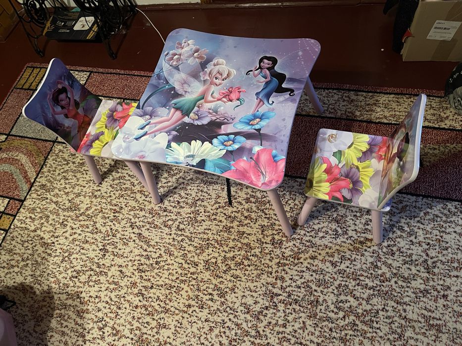 Дитячий столик і два крісла