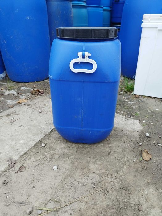Beczki z uchwytami 60l