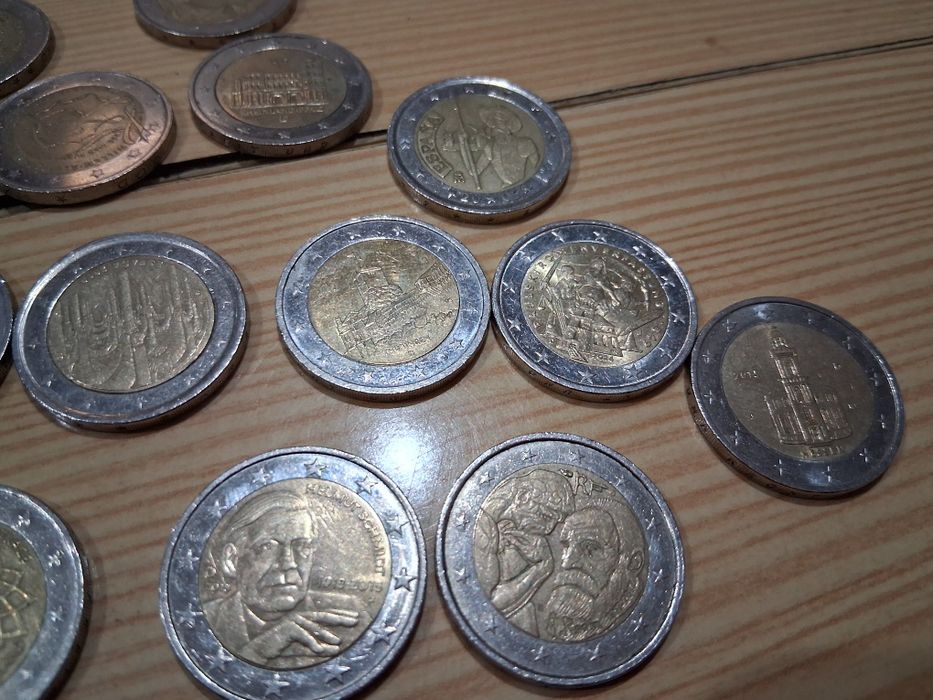 Várias moedas comemorativas