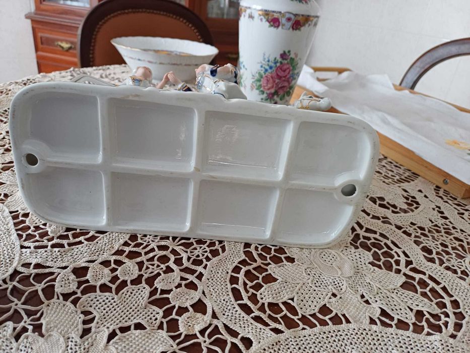 Peça decorativa em porcelana