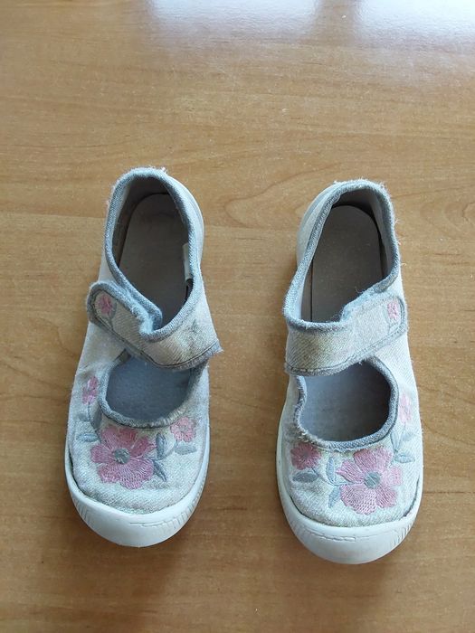 Pantofle dla dziewczynki srebrne MB 31 wkładka 20 cm