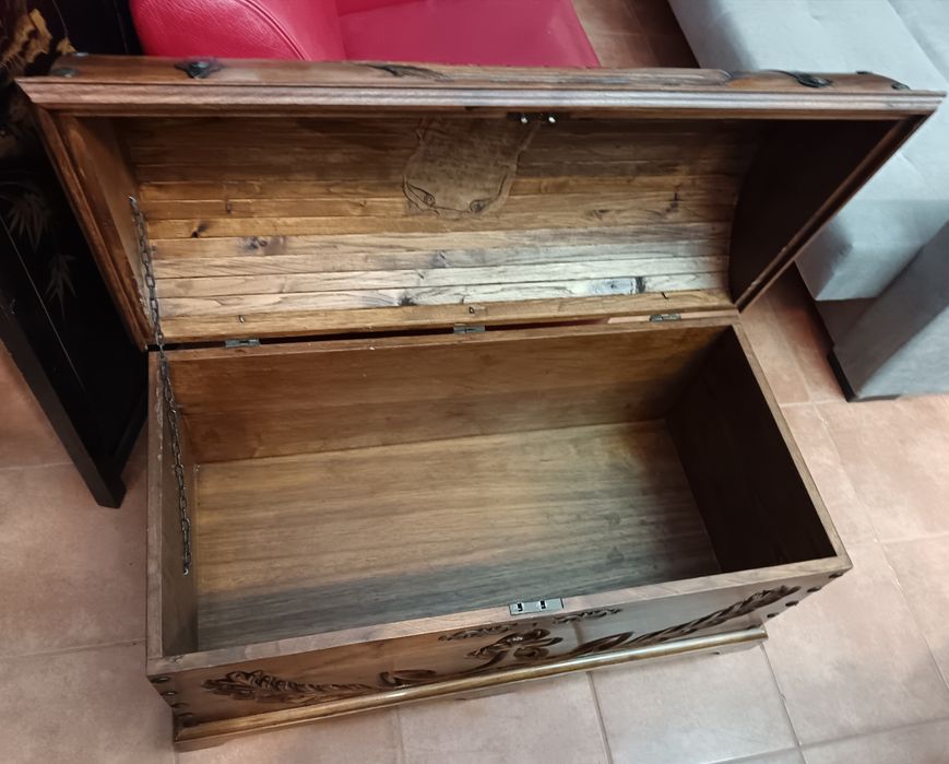 Arca madeira relevo motivos náuticos