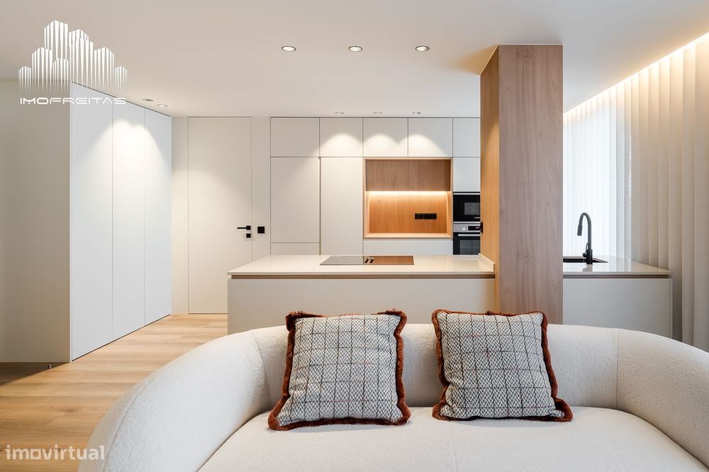 Fantástico T2 com 2 Frentes e com Excelentes Áreas!