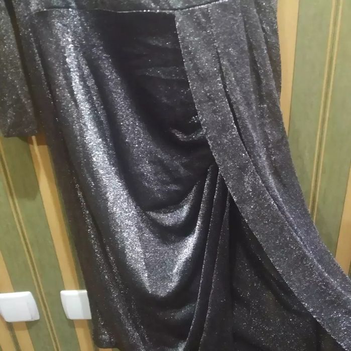 Продам красиву вечірню сукню 48роз.