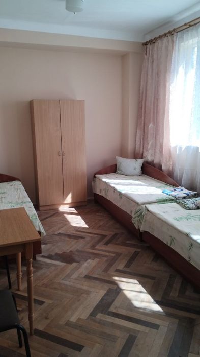 Здача номерів у готелі