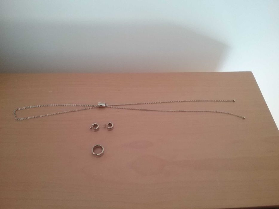 Conjunto novo Swarovski de brilhantes (fio, brincos e anel ajustável)