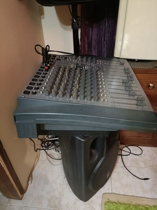 Mesa de mistura amplificada.