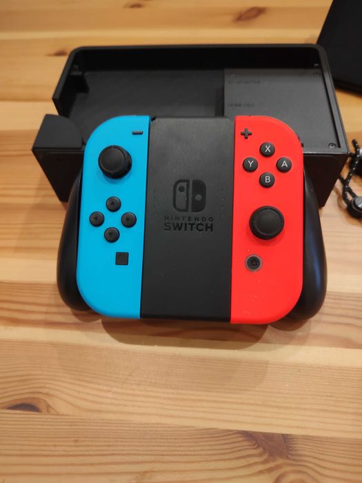 Nintendo Switch OLED 64GB Neon Blue/Red + 2 jogos fisicos