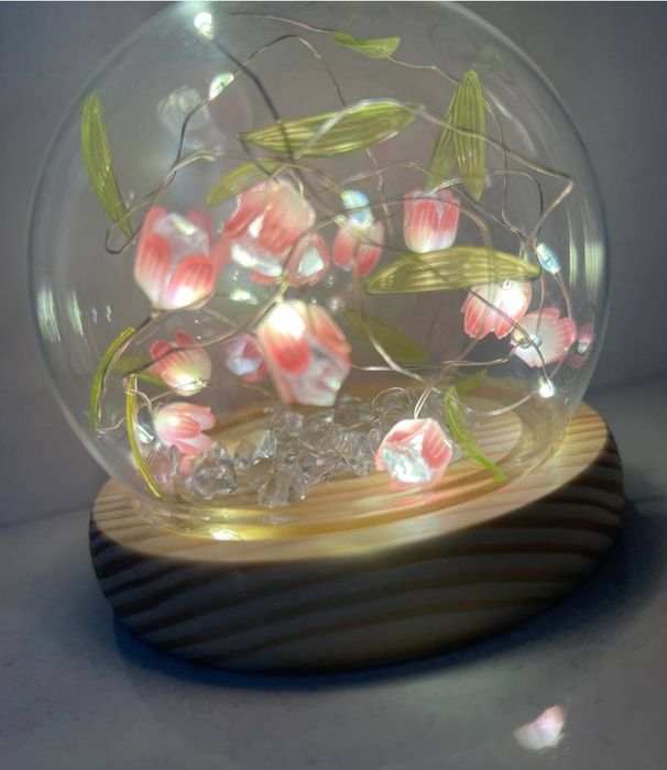 Троянда  в з підсвіткою  ,тюльпани подарунок на 8 березня .