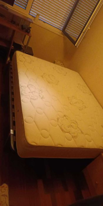 Estrado e colchão novo, 200x140, comprado em Outubro de 2022