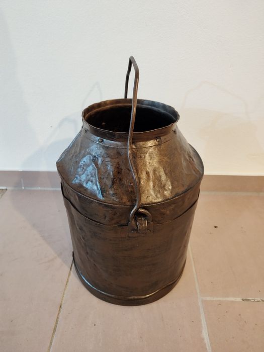 Balde de resina antigo