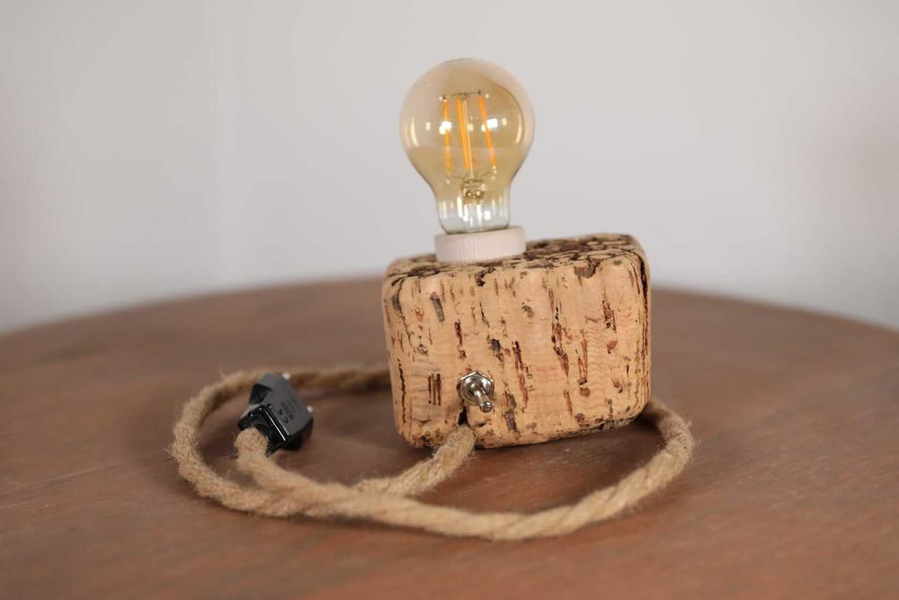 Candeeiro Artesanal com base em cortiça