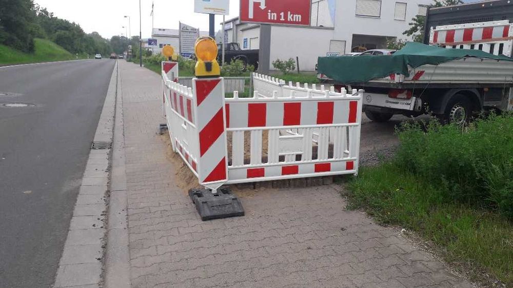 Układanie kostki , stacje ładowania , paczkomaty /Brukarze DE/PL