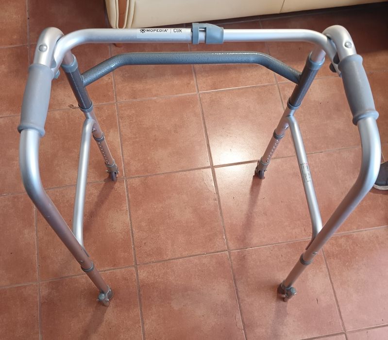 Cadeiras rodas, sanitárias,banho, andarilhos