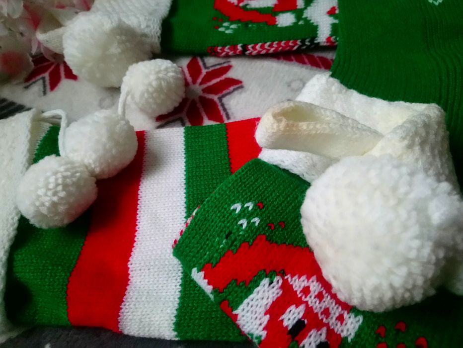 Skarpetki świąteczne dekoracyjne na cukierki, prezenty pod kominek