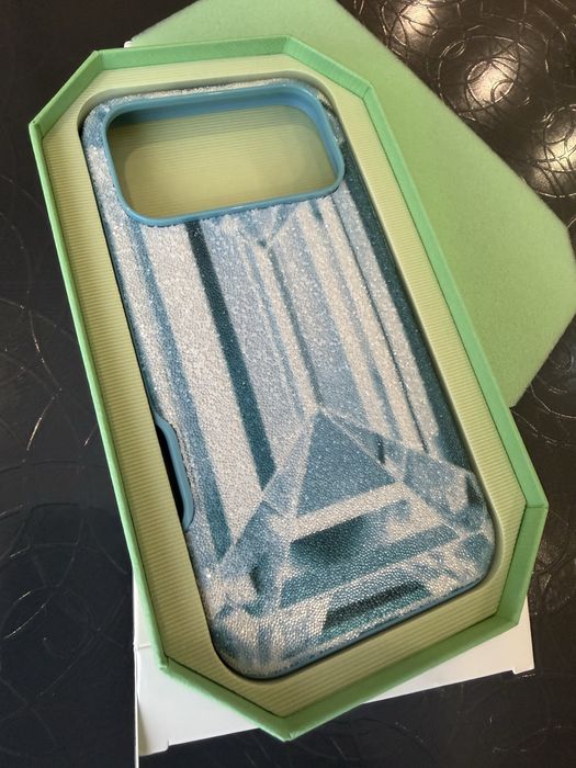 Продам новий чохол на 17 pro max Swarovski оригінал