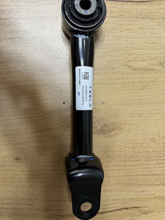 Задні Ричаги підвіски(+1 передній) оригінальні для Tesla Model Y / 3