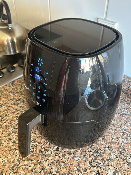 Air fryer na cor preta