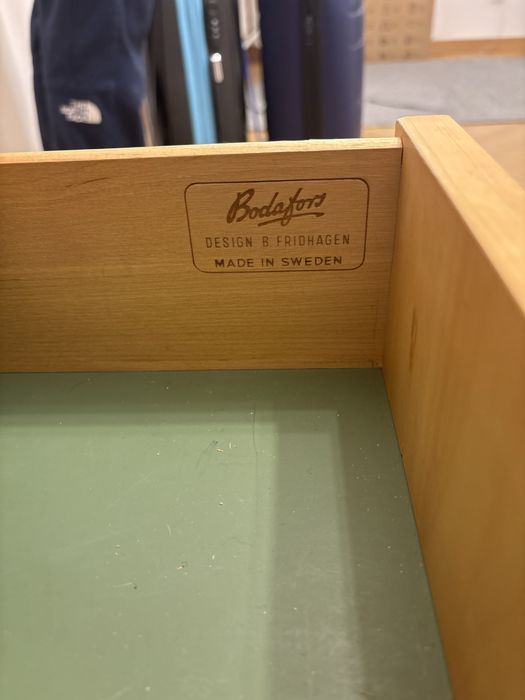 Sprzedam regał jesionowy szwedzki vintage